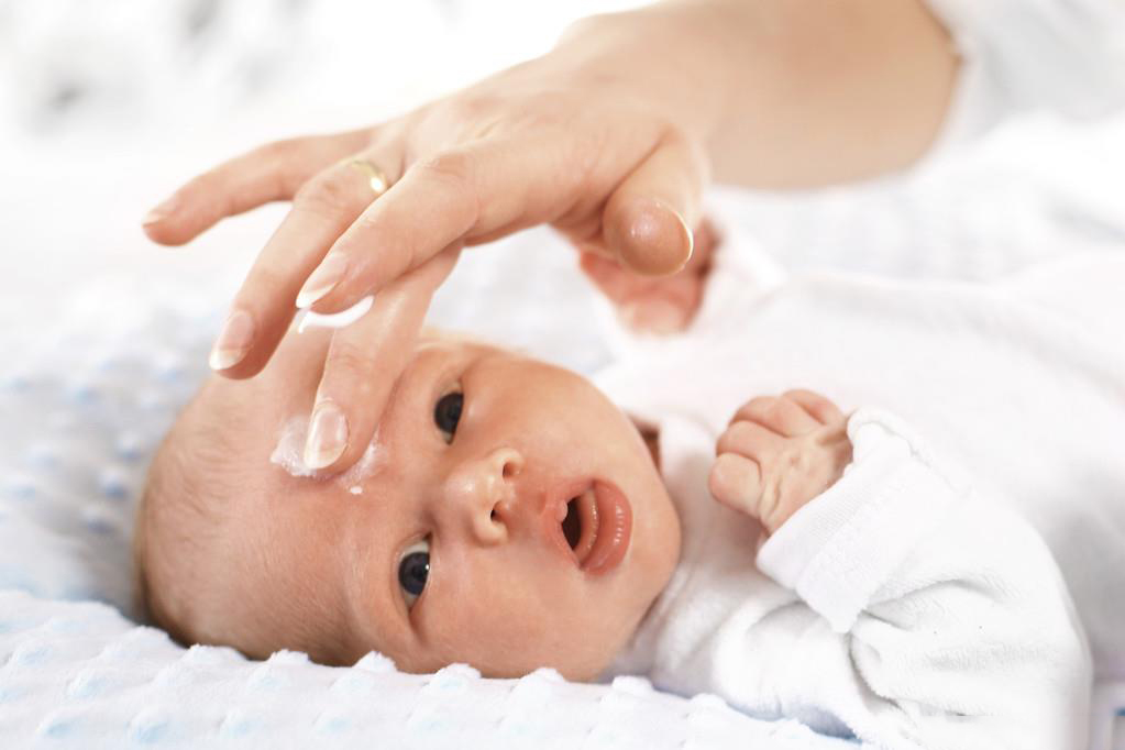 宝宝专用舒缓霜，一瓶解决多种肌肤问题