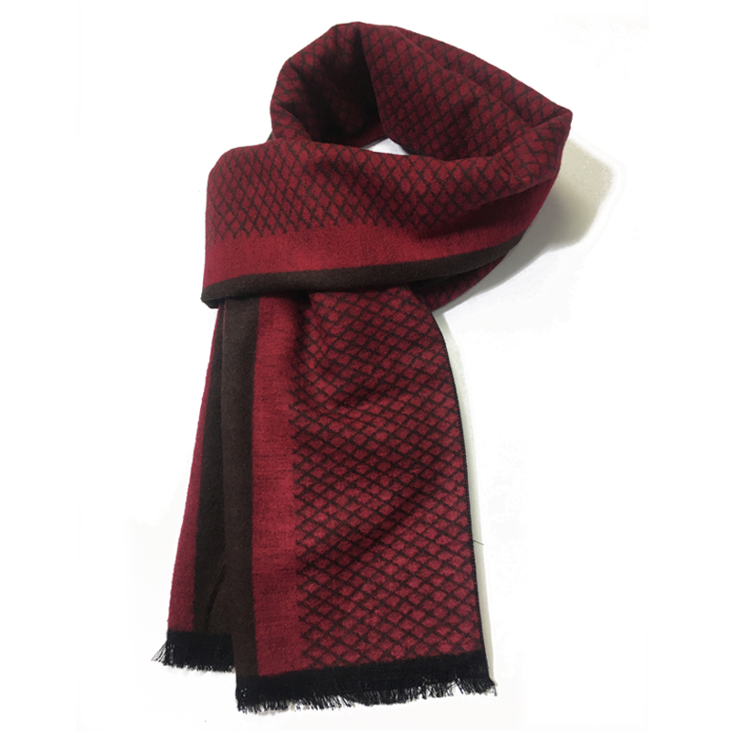 冬天围着真丝拉绒围巾，比一般围巾都暖和