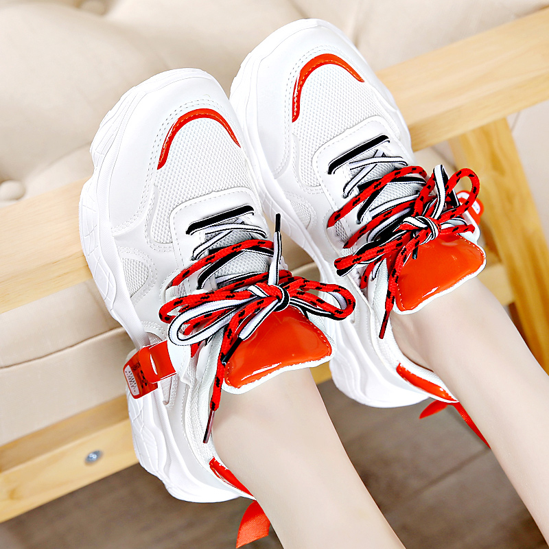 韩版网面透气的一款时尚潮流运动鞋
