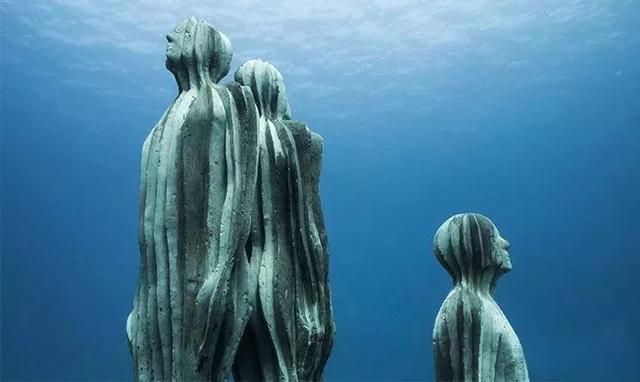 教你如何玩转最长泳池，水下雕塑