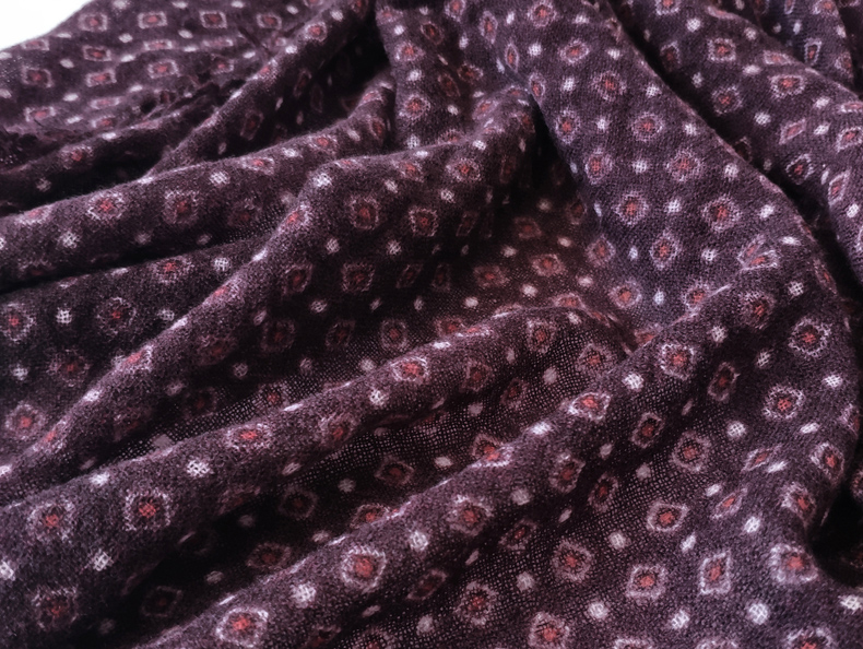 丰紫隅新品菱格羊毛围巾，时尚保暖两不误