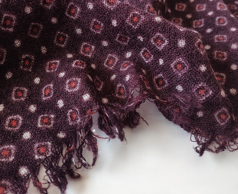 丰紫隅新品菱格羊毛围巾，时尚保暖两不误