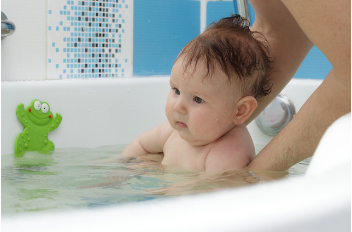 教你如何帮新生儿洗澡，步骤全攻略